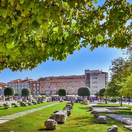 アパート Lucia By Interhome ザダル