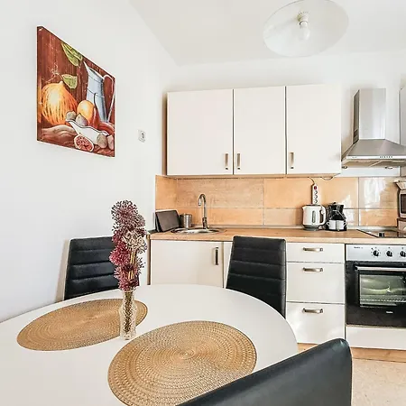 Lucia By Interhome ザダル